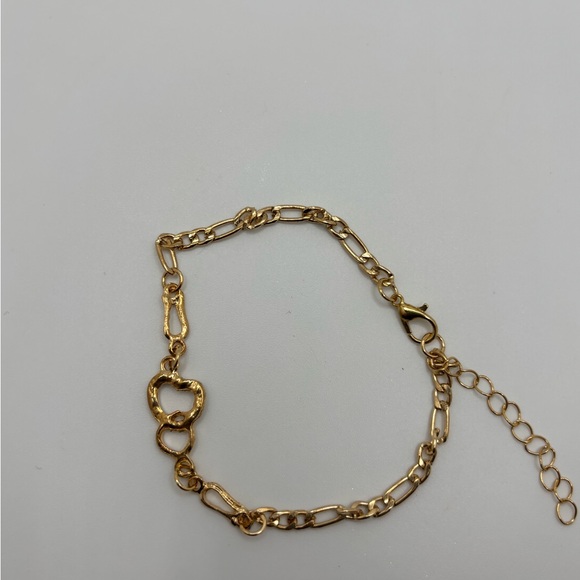 ✨5/$25✨ Elegant Gold Chain Bracelet - Picture 2 of 2